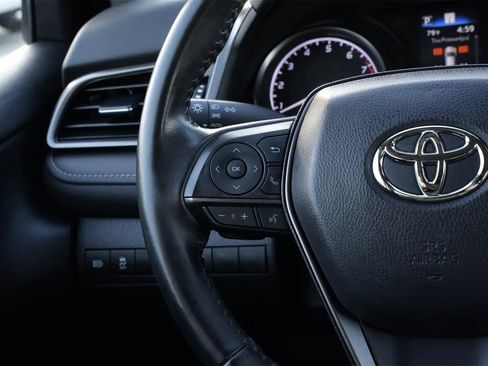 Used 2023 Toyota Camry SE image 9