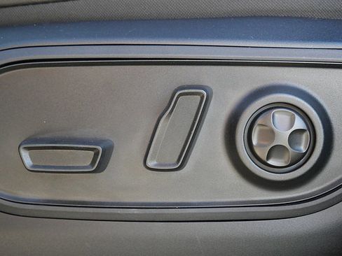 Used 2025 Jeep Grand Cherokee Altitude image 13