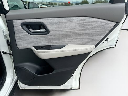 Used 2023 Nissan Rogue SV image 27