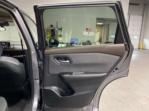 Used 2021 Nissan Rogue SV AWD/4WD image 26