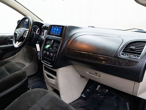 Used 2016 Dodge Grand Caravan American Value Package w/ UConnect Hands-Free Group FWD image 25