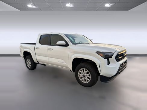Used 2026 Toyota Tacoma SR5 w/ SR5 Upgrade Package RWD image 7
