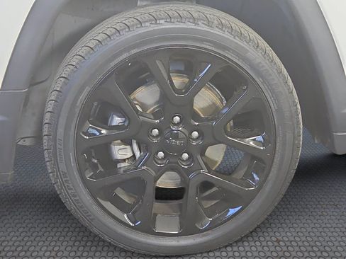 Used 2018 Jeep Compass Limited w/ Navigation Group AWD/4WD image 29