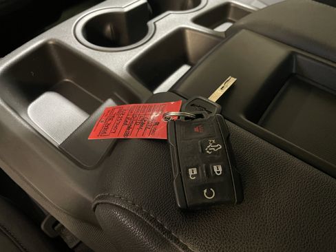 Used 2022 Chevrolet Silverado 1500 Custom w/ LPO, Blackout Package image 16