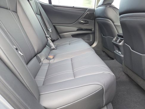 New 2025 Lexus ES 350 Ultra Luxury image 5