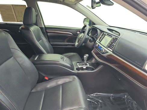 Used 2016 Toyota Highlander Limited Platinum FWD image 15