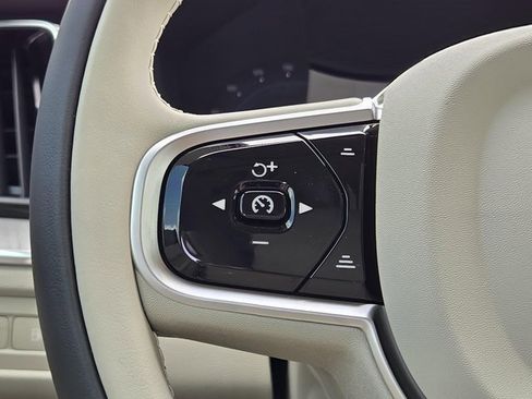 Used 2025 Volvo XC60 T8 Plus w/ Protection Package Premier image 28