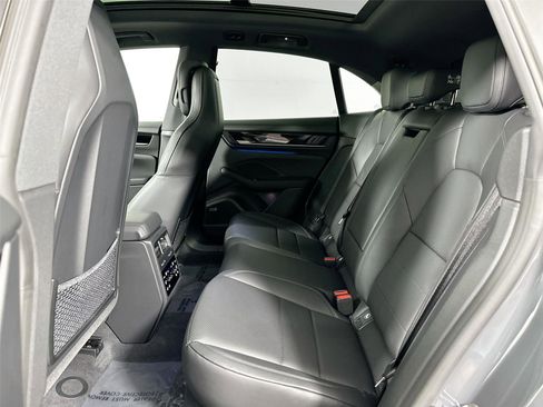 Certified 2025 Porsche Macan 4 Electric AWD/4WD image 20