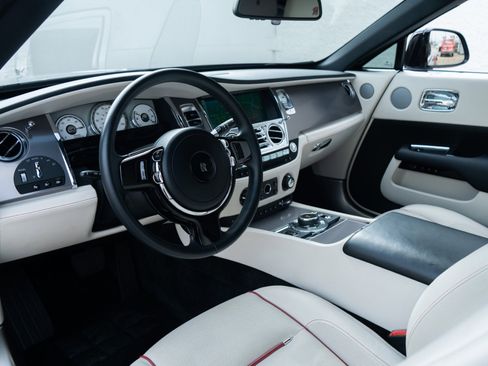 Used 2017 Rolls-Royce Dawn image 6