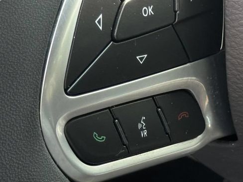 Used 2023 Chrysler Pacifica Touring-L FWD image 12