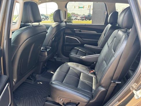 Used 2020 Kia Telluride SX w/ Towing Package FWD image 13