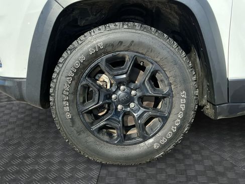 Used 2022 Jeep Cherokee Latitude image 14