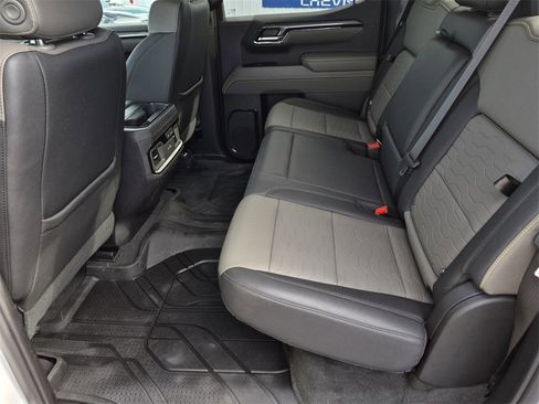 Used 2024 Chevrolet Silverado 1500 ZR2 w/ Technology Package image 35