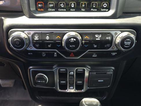 Used 2021 Jeep Wrangler Unlimited Sahara AWD/4WD image 20