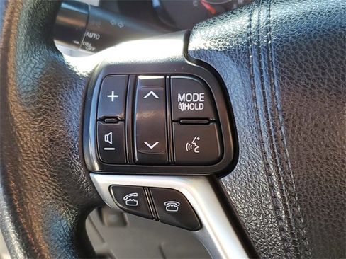 Used 2015 Toyota Sienna LE image 14