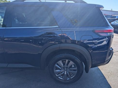 Used 2024 Nissan Pathfinder SV AWD/4WD image 4