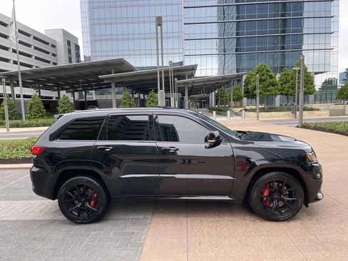 Used 2021 Jeep Grand Cherokee SRT image 4