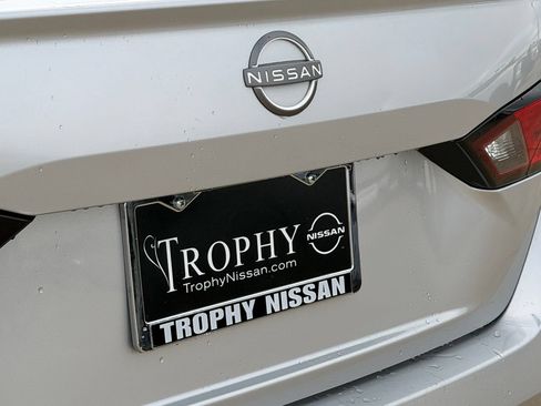 Certified 2024 Nissan Altima 2.5 SV FWD image 9