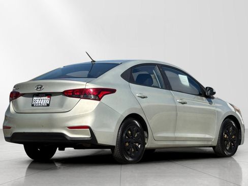 Used 2018 Hyundai Accent SE image 3