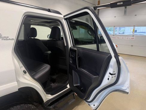 Certified 2022 Toyota 4Runner TRD Off-Road Premium AWD/4WD image 12