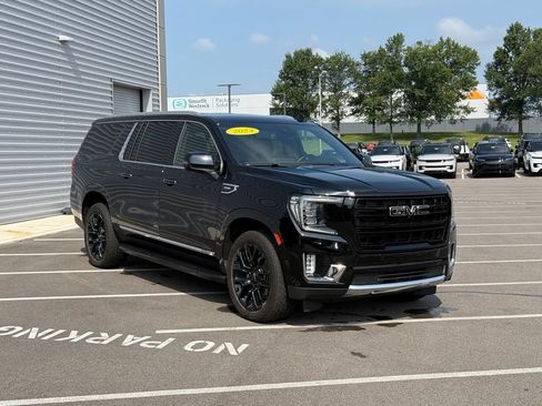 Used 2023 GMC Yukon XL SLT w/ SLT Luxury Package AWD/4WD image 6