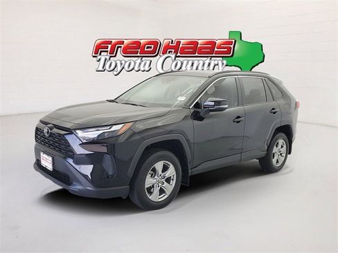 Used 2022 Toyota RAV4 XLE image 1
