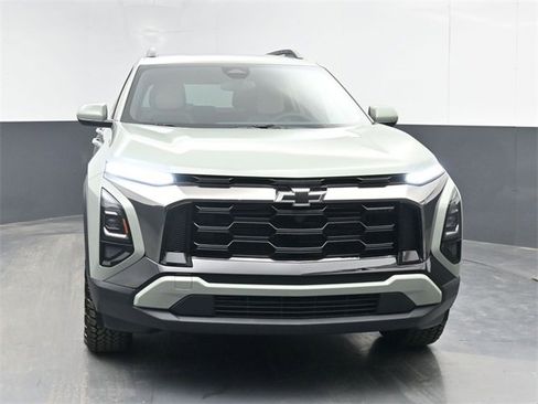 Used 2026 Chevrolet Equinox ACTIV w/ Convenience Package III image 3