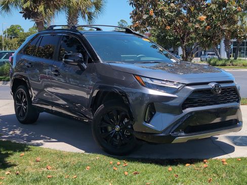 Used 2025 Toyota RAV4 XSE AWD/4WD image 2