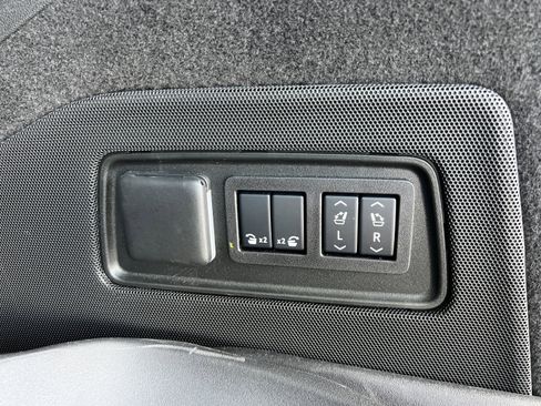 Used 2025 Cadillac Escalade Luxury w/ LPO, Floor Liner Package RWD image 30