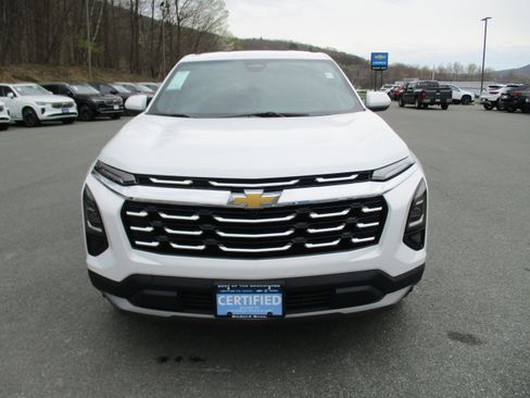 Used 2025 Chevrolet Equinox LT AWD/4WD image 2