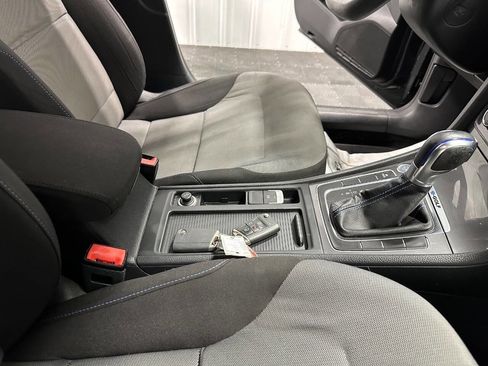Used 2016 Volkswagen e-Golf SE w/ DC Fast Charging Package image 16
