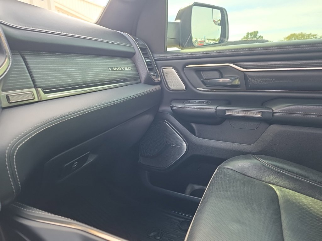 Used 2020 RAM 1500 Limited w/ Black Appearance Package AWD/4WD image 18