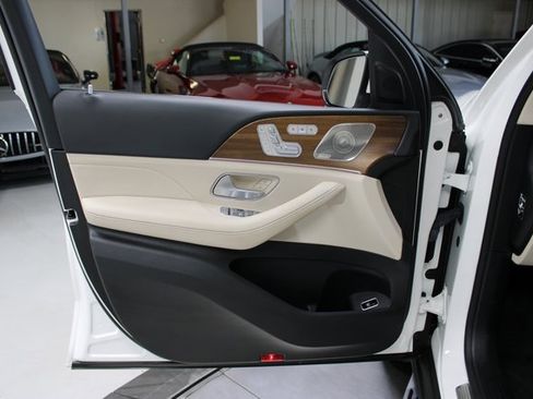Used 2022 Mercedes-Benz GLS 580 4MATIC image 39