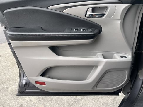Certified 2018 Honda Pilot LX image 22