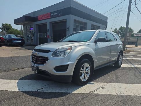 Used 2017 Chevrolet Equinox LS FWD image 1