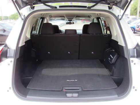 Used 2025 Nissan Rogue S FWD image 5
