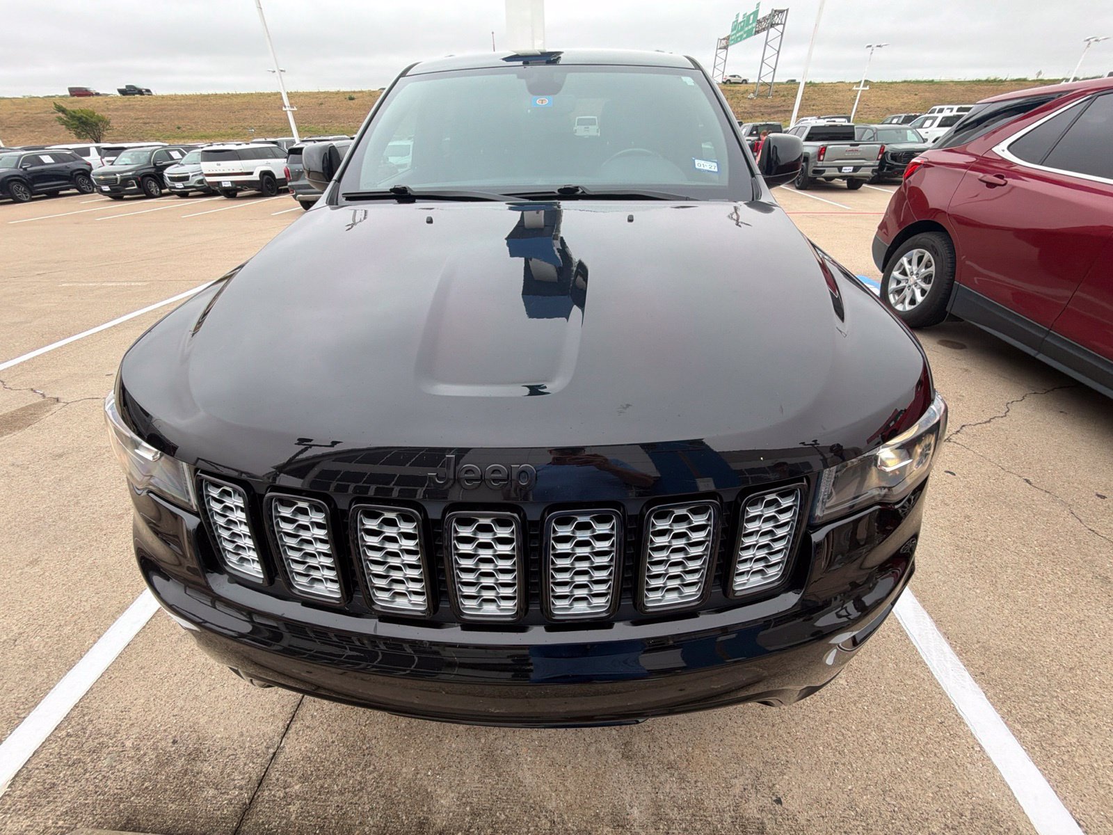 Used 2022 Jeep Grand Cherokee Laredo X AWD/4WD image 2