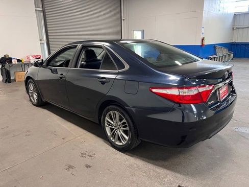 Used 2016 Toyota Camry SE image 3