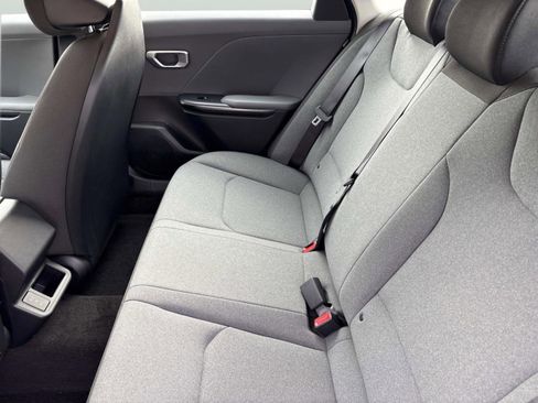 New 2025 Kia K4 LX image 16