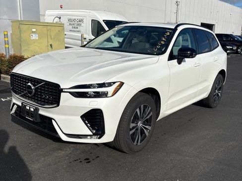 Used 2024 Volvo XC60 B5 Core w/ Climate Package image 3