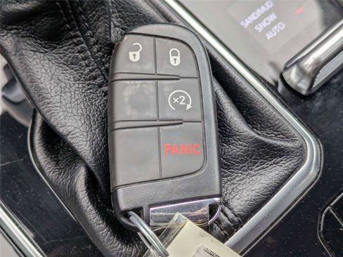 Certified 2022 Jeep Compass Latitude image 30