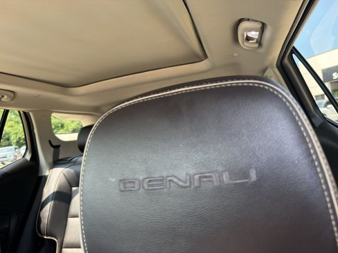 Used 2018 GMC Terrain Denali w/ Advanced Safety Package AWD/4WD image 17