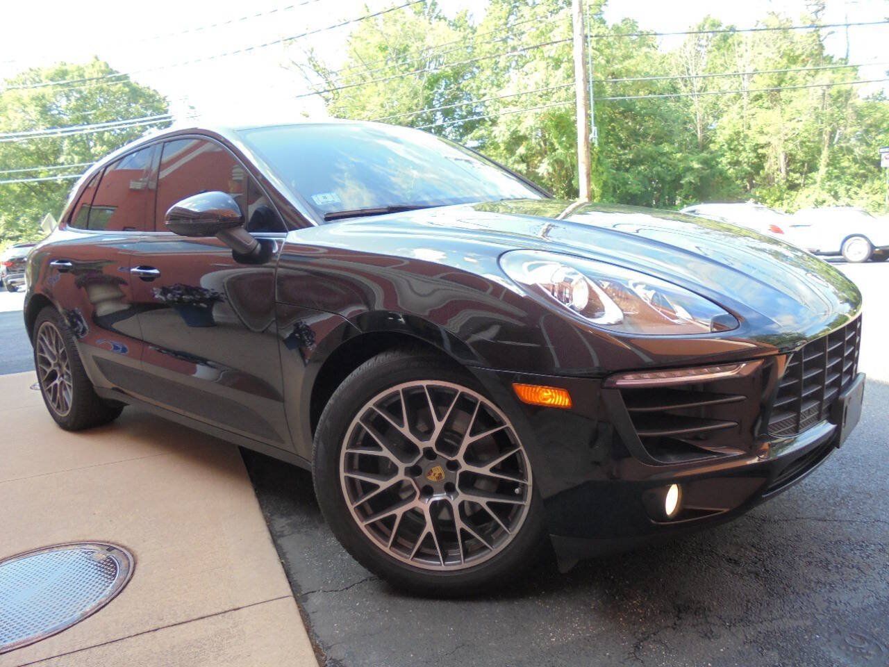 Used 2018 Porsche Macan Sport Edition AWD/4WD image 2