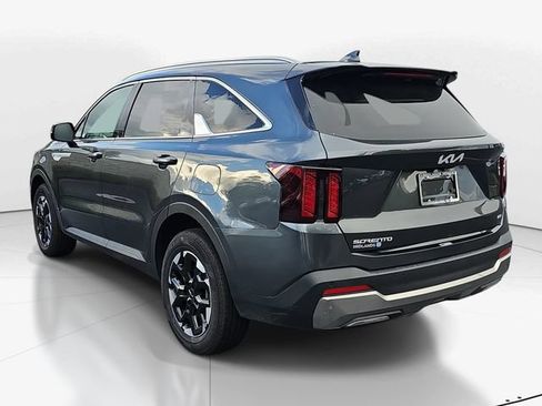 Used 2024 Kia Sorento S AWD/4WD image 5