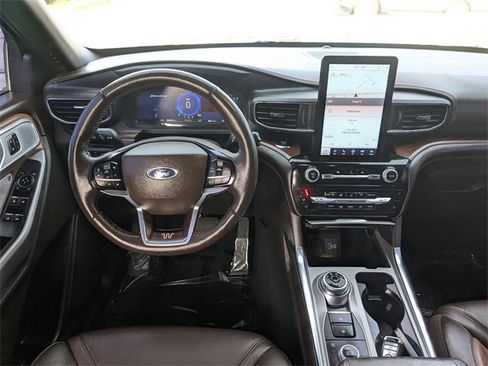 Used 2023 Ford Explorer King Ranch w/ Technology Package image 13