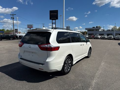 Used 2019 Toyota Sienna XLE Premium AWD/4WD image 5