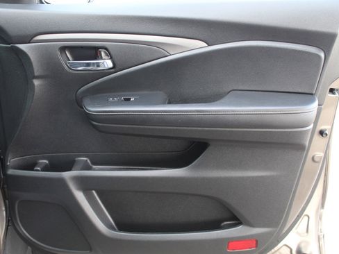 Used 2021 Honda Ridgeline RTL image 17