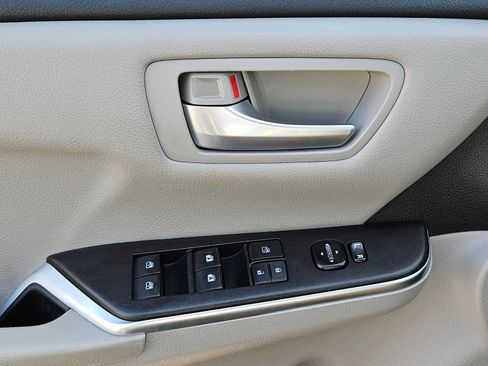 Used 2017 Toyota Camry SE FWD image 23