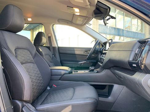 Used 2025 Nissan Pathfinder SV image 38