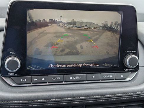 Used 2025 Nissan Rogue SV image 22